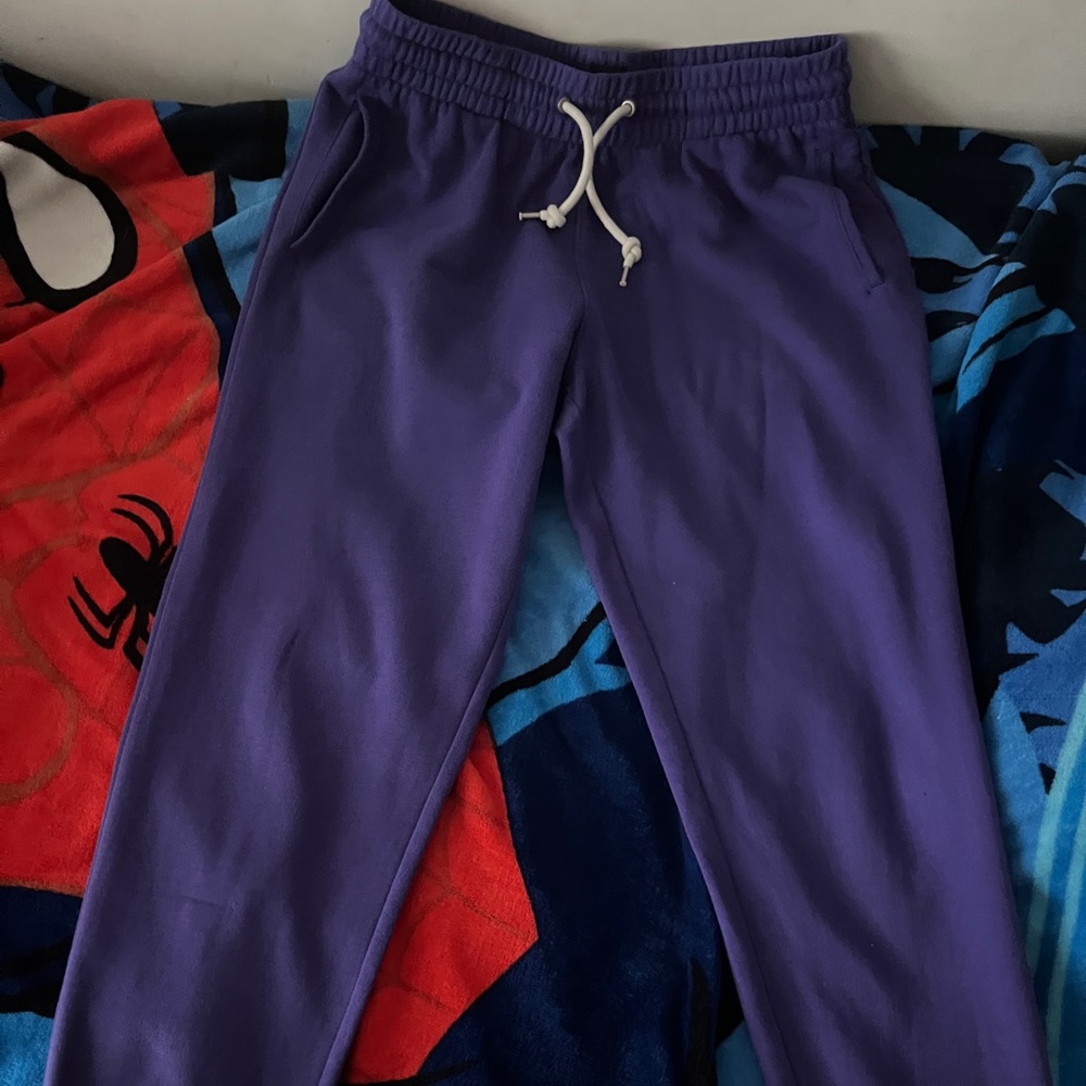 - Gap sweatpants